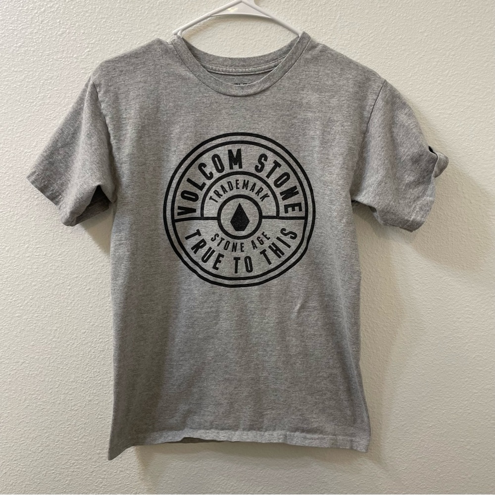 Volcom graphic t shirt gray small